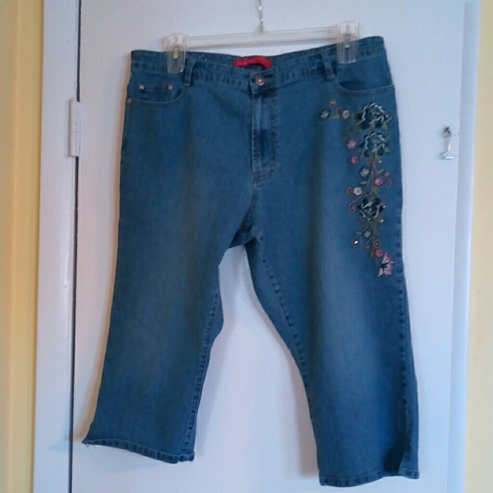 Cosmopolitan capri jeans